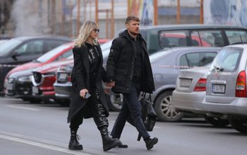 În loc să plece într-o …