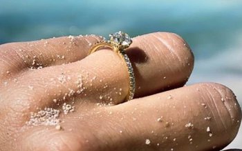 Dani Oțil a cerut-o în …