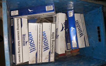 Ţigări de contrabandă ascunse în …