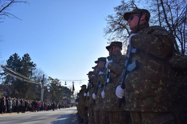 Mica Unire sărbătorită la Botoșani cu paradă militară, Hora Unirii, muzică populară, dansuri și voie bună - FOTO