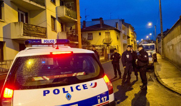 Patru români acuzați de aproape 200 de spargeri au fost arestați în Franța