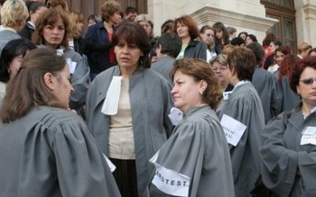 Grefierii nu vor intra în …