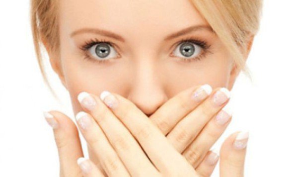 Ce boli poate anunța mirosul urât din gură?