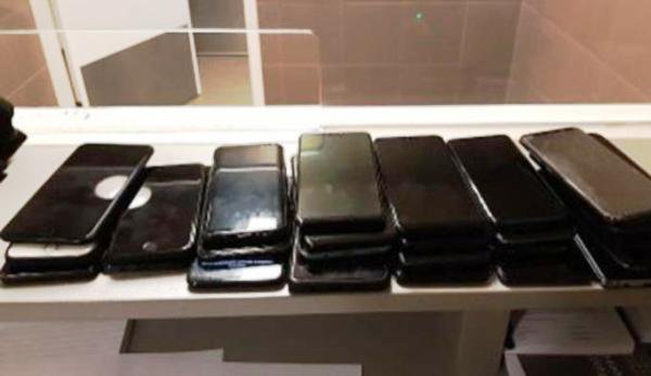 Un român a furat 30 de telefoane în Olanda. Polițiștii au rămas blocați când au văzut unde le ascundea