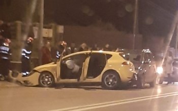 Accident! Două mașini s-au ciocnit …