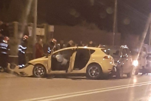 Accident! Două mașini s-au ciocnit la ieșirea din Botoșani spre Iași, în zona Lebăda