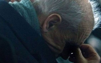 Revoltător! Bătrân tâlhărit ziua-n amiaza …