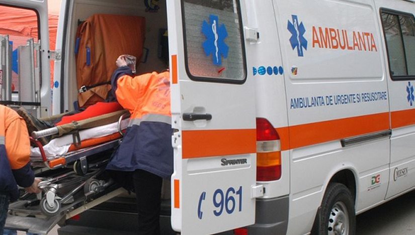 Accident pe un drum județean din Botoșani. Un bărbat și două femei au fost răniți
