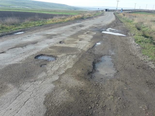 S-au alocat fonduri pentru asfaltarea tronsonului de drum dintre Prăjeni și Plugari