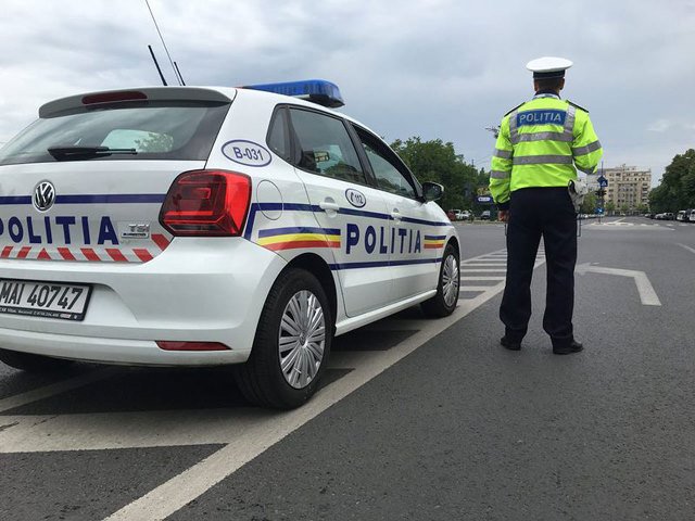 Tânăr depistat la volan deși nu poseda permis de conducere. A luat-o la fugă când a văzut echipajul de poliție