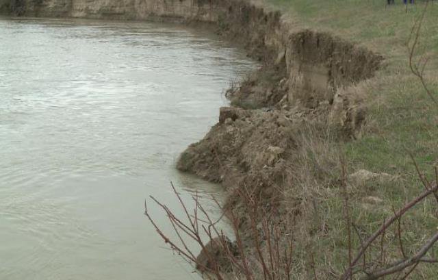 Hectare întregi din teritoriul României „mâncate” de ape. Situație gravă în județul Botoșani!