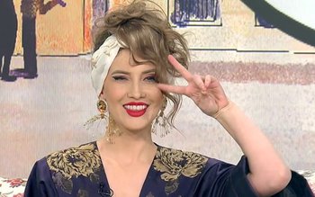 Iulia Albu își caută bonă. …