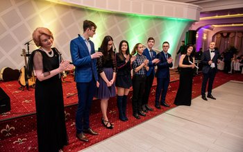 Peste 350 de participanți așteptați …