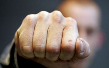 Un pumn de 1.000 lei. …