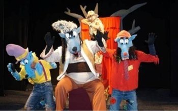 Scufiţa roşie revine la Teatrul …