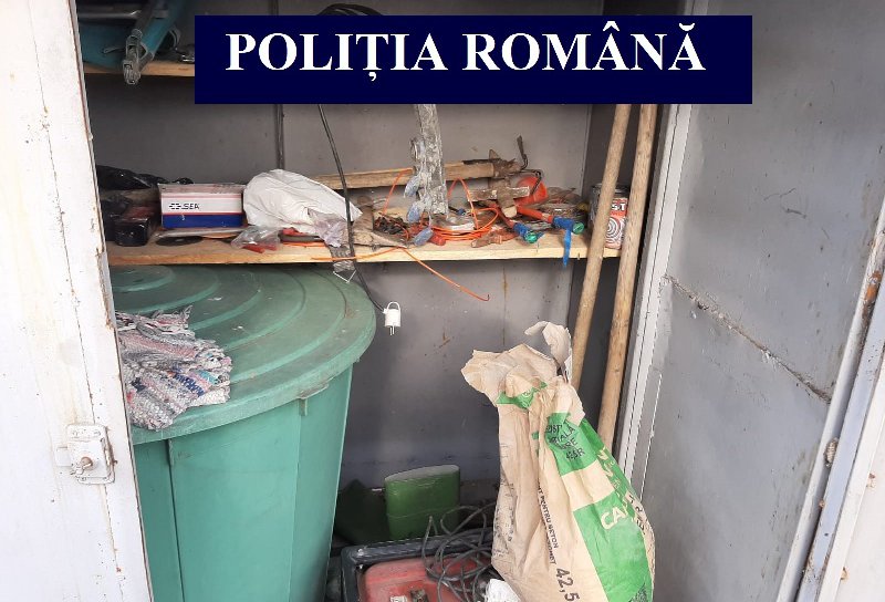 Bărbat din Botoșani reținut după percheziții într-un dosar de contrabandă cu țigări - FOTO