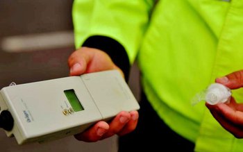 Polițiștii l-au oprit pentru că …