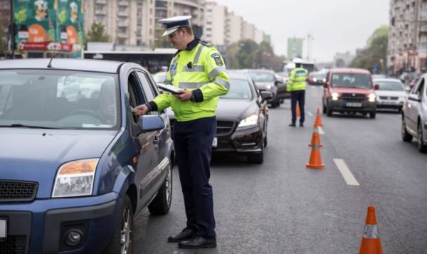 Noi reguli pentru șoferii din România! Un nou semn distinctiv va trebui respectat de conducătorii auto!
