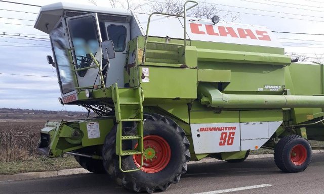 Utilaj agricol neînregistrat depistat de polițiștii de frontieră din Dorohoi - FOTO