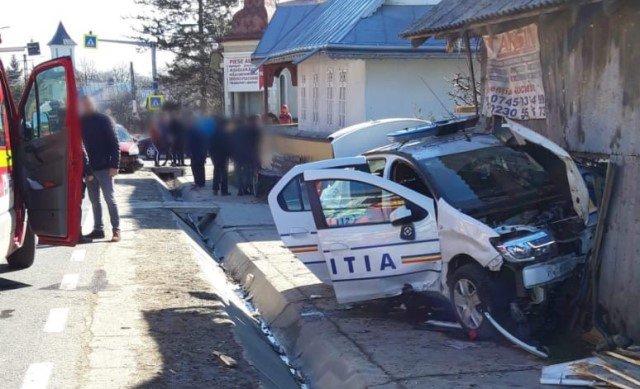 Accident! Un jandarm din Botoșani a intrat cu mașina într-o autospecială de poliție