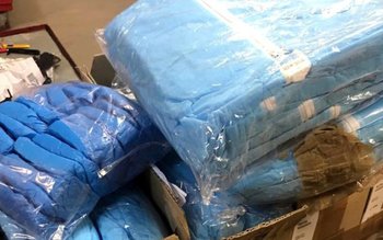 Zeci de mii de măști …