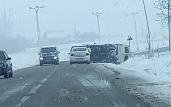 Accident! O mașină s-a răsturnat …