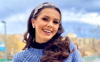 O cântăreață celebră de muzică …