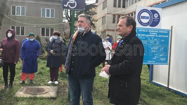 Primarul Dorin Alexandrescu și managerul Spitalului Dorohoi au vorbit cu protestatarii - VIDEO