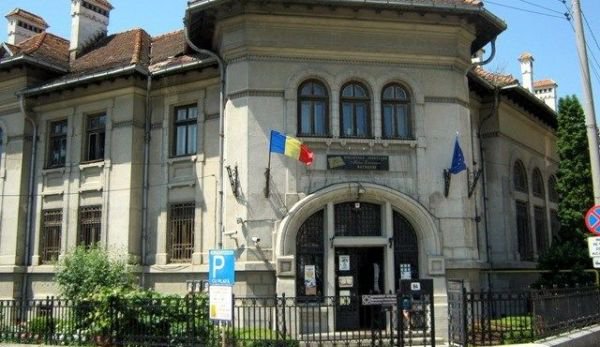 Biblioteca Județeană „Mihai Eminescu” Botoșani lansează campania on-line #bibliotecaecutine