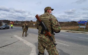 Mașinile cu marfă, oprite între …