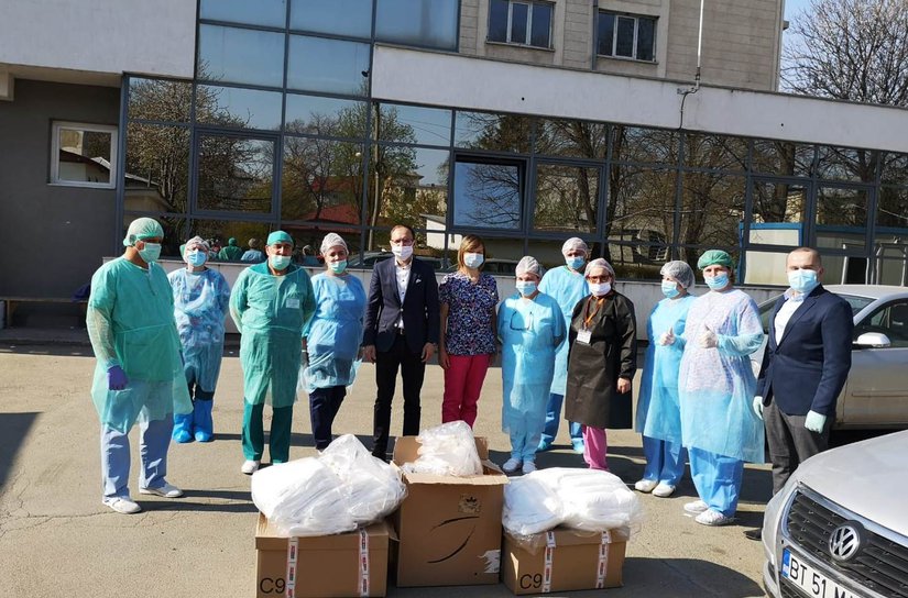 Echipamente de înaltă protecție medicală în valoare de 52.500 de lei donate salvatorilor în halate albe din Botoșani! - FOTO