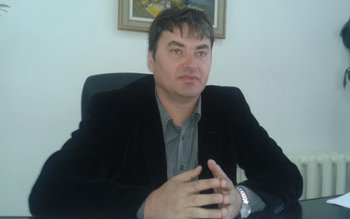 Sute de angajați de la …