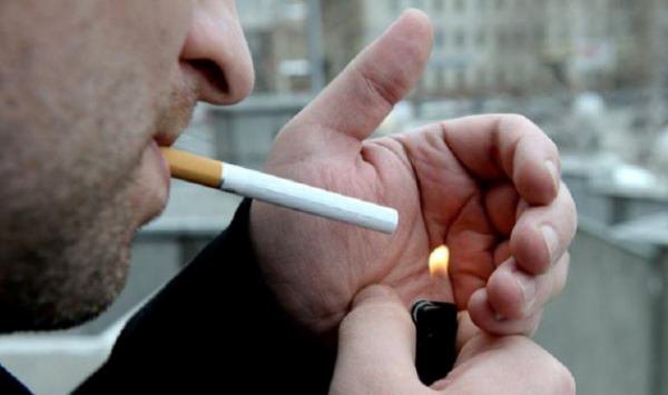 Fumătorii reprezintă o categorie vulnerabilă pentru îmbolnăvirea de COVID-19