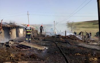 Depozit de furaje și două …