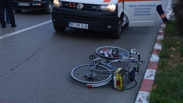Accident mortal! Biciclist acroșat de o mașină într-o intersecție din Botoșani
