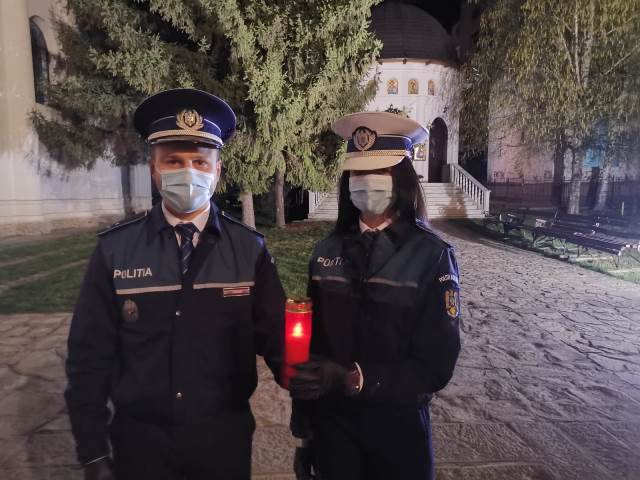 Lumina Sfântă dusă de polițiștii botoșăneni la centrele care nu au parohie proprie