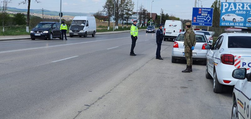 70 de autovehicule verificate și peste 100 de persoane legitimate de polițiștii botoșăneni. Vezi ce sancțiuni au aplicat! - FOTO