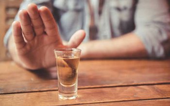 ATENȚIE! Alcoolul nu distruge coronavirusul