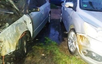 Trei mașini distruse într-un incendiu …