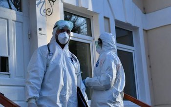 Bugetar infectat cu COVID-19. A …