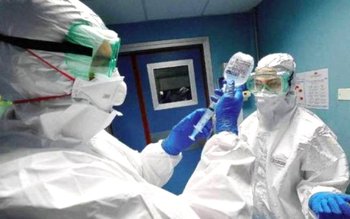 O asistentă a Spitalului Judeţean …