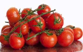 Cum capătă roşiile culoarea puternică …