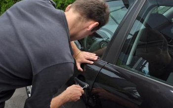 Polițiștii cercetează un tânăr de …