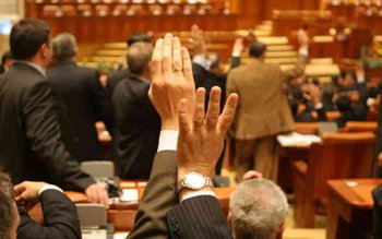 Parlamentul a votat starea de …