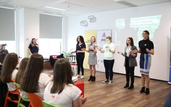 Tinerele românce care schimbă lumea …