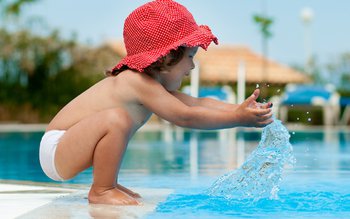 Ne putem infecta cu coronavirus …