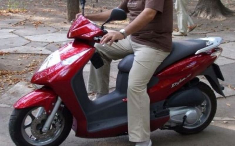 Adolescent depistat pe un moped neînmatriculat și fără permis la Darabani!