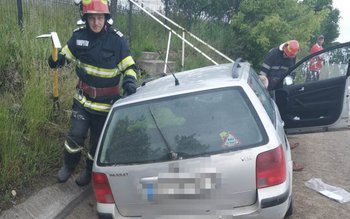 Accident! O mașină a acroșat …