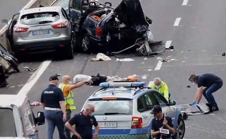 ACCIDENT teribil în Italia! Familie de români spulberată pe autostradă, 4 morţi, bunicii şi doi nepoţi