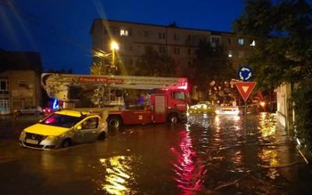 Ploaie torențială la Botoșani! Străzi …